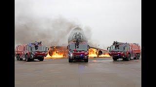 Nieuwe brandweerwagens op Schiphol [upl. by Alyk]