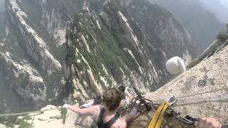 华山 Hua Shan Cliffside Plank Walk [upl. by Ax536]